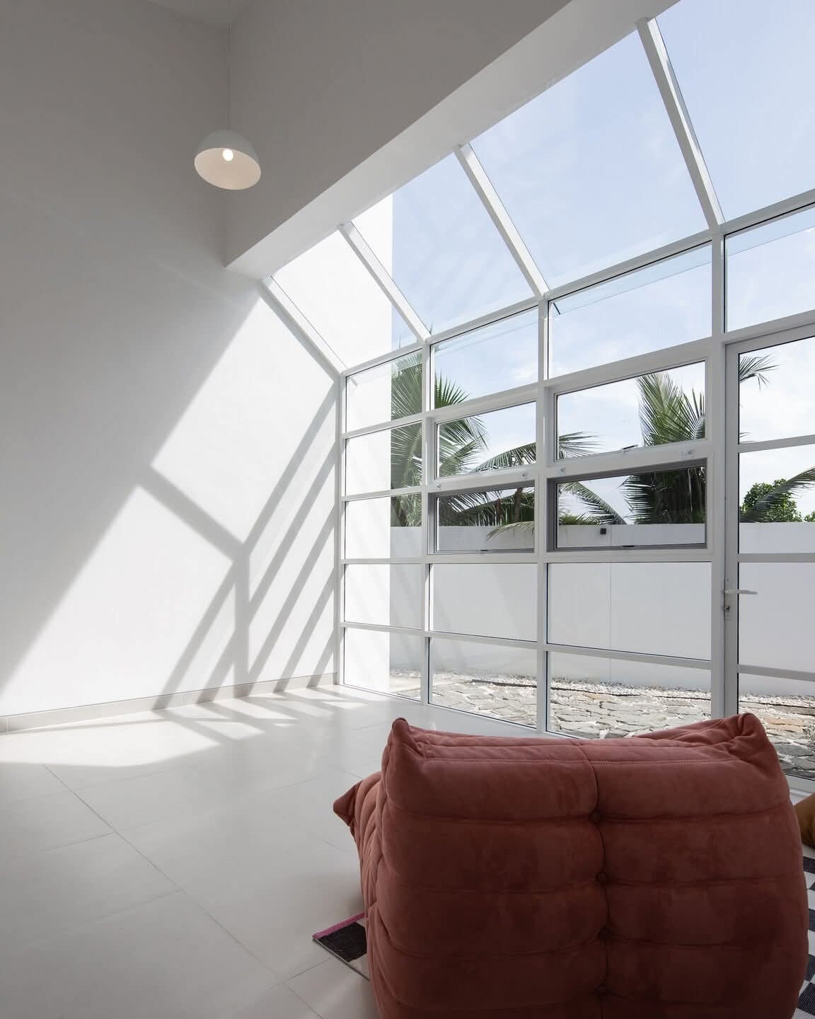 Giải pháp 'xoay nghiêng' nhà giúp không gian luôn thoáng mát - Ảnh 8