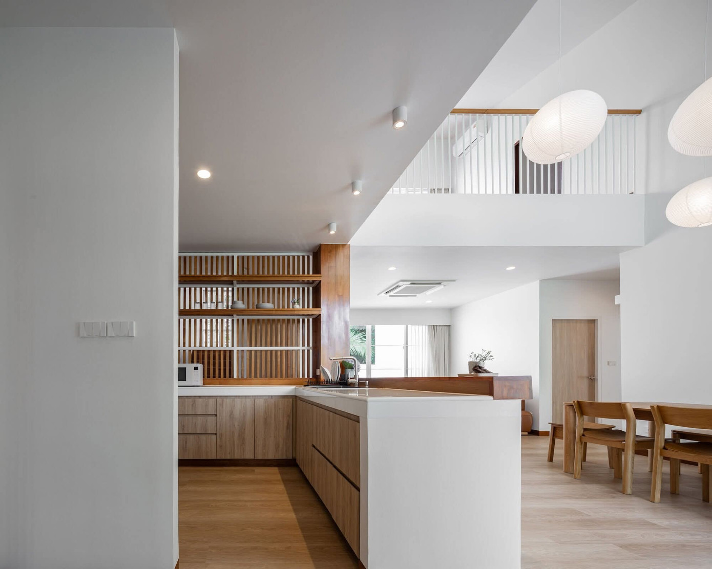 Giải pháp 'xoay nghiêng' nhà giúp không gian luôn thoáng mát - Ảnh 5