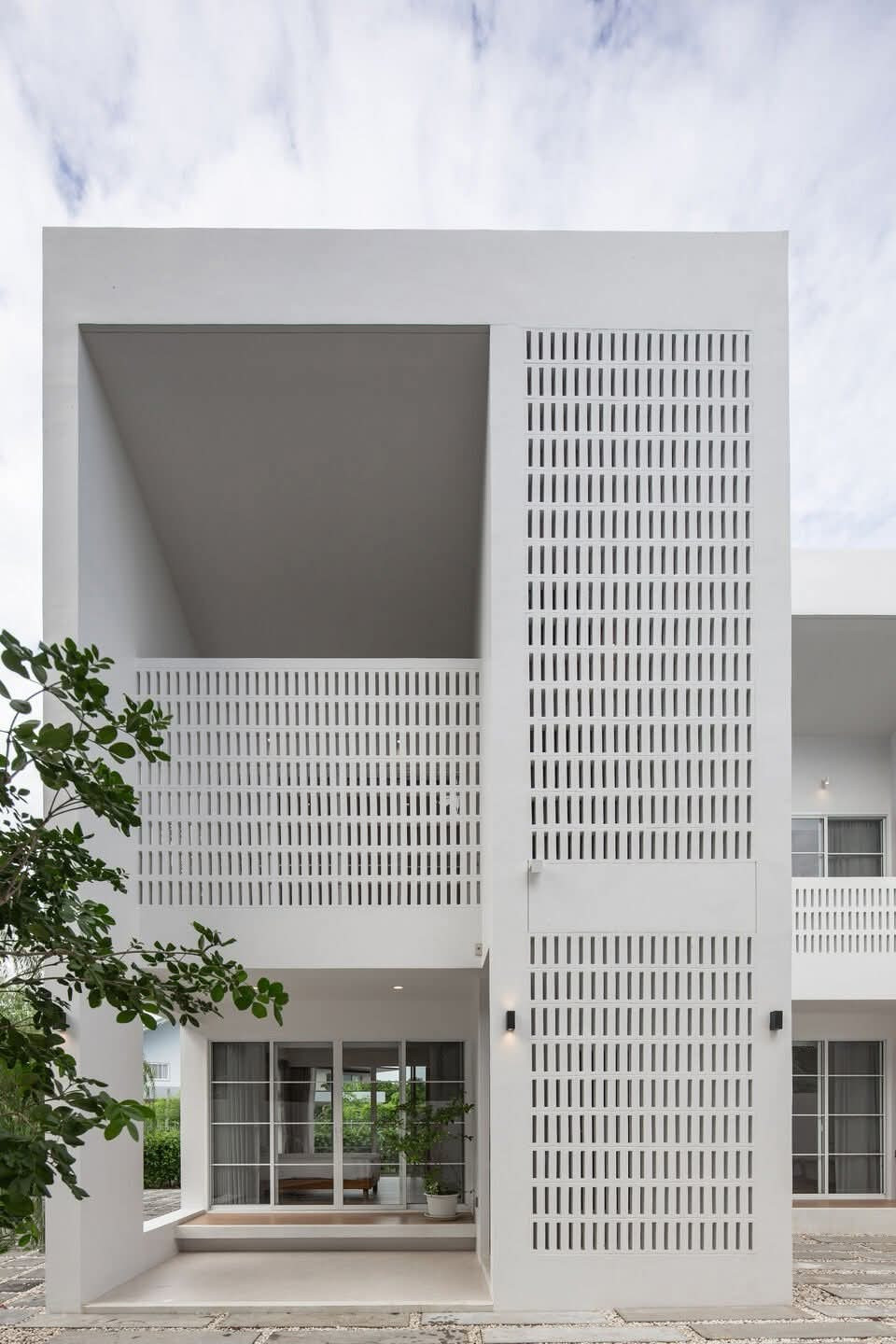 Giải pháp 'xoay nghiêng' nhà giúp không gian luôn thoáng mát - Ảnh 2