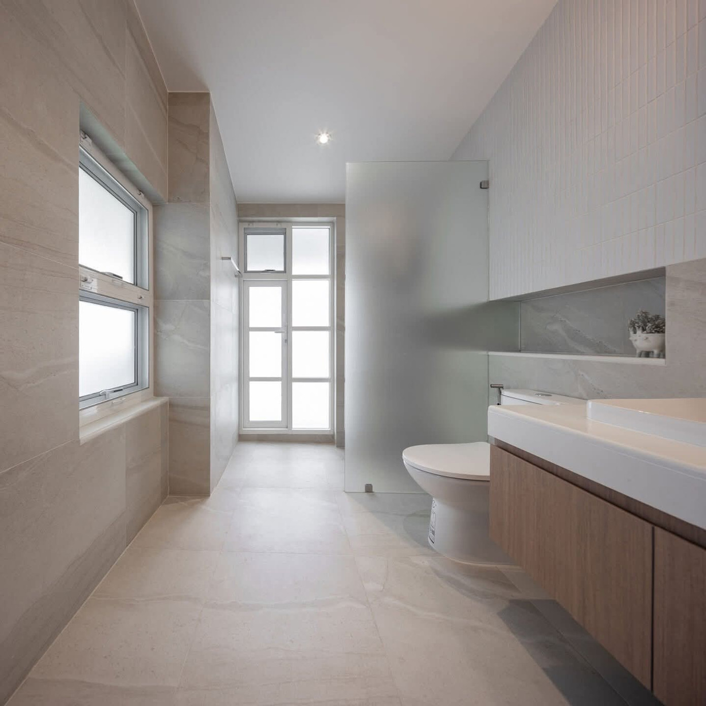 Giải pháp 'xoay nghiêng' nhà giúp không gian luôn thoáng mát - Ảnh 9