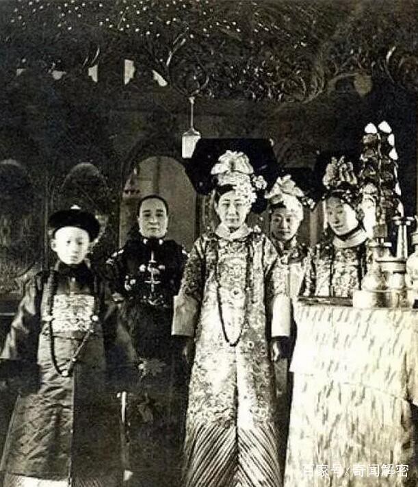 Hé lộ loạt ảnh hiếm chưa từng thấy chụp đám cưới Phổ Nghi - hoàng đế cuối cùng của Trung Quốc - Ảnh 8