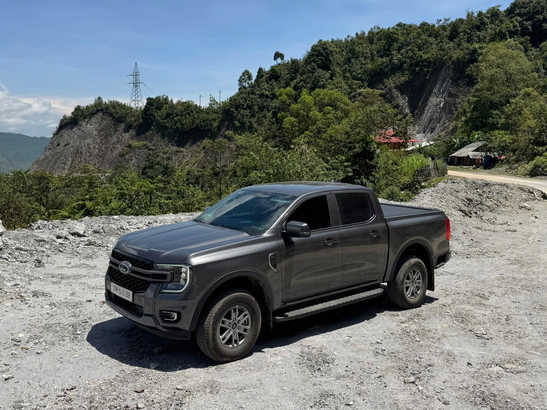 Ford Ranger giảm giá mạnh tại đại lý: Bản Wildtrak, Raptor giảm tới 120 triệu đồng, bản ‘base’ còn rẻ hơn Hilux - Ảnh 2