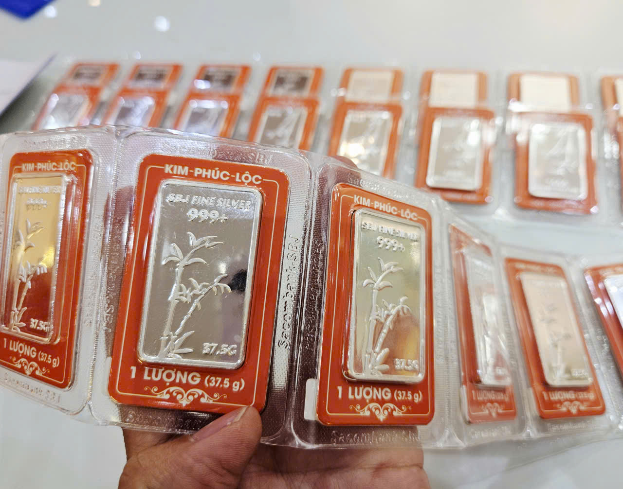 Giá bạc hôm nay 1-11: Dự báo sốc từ nay đến năm 2026 - Ảnh 1