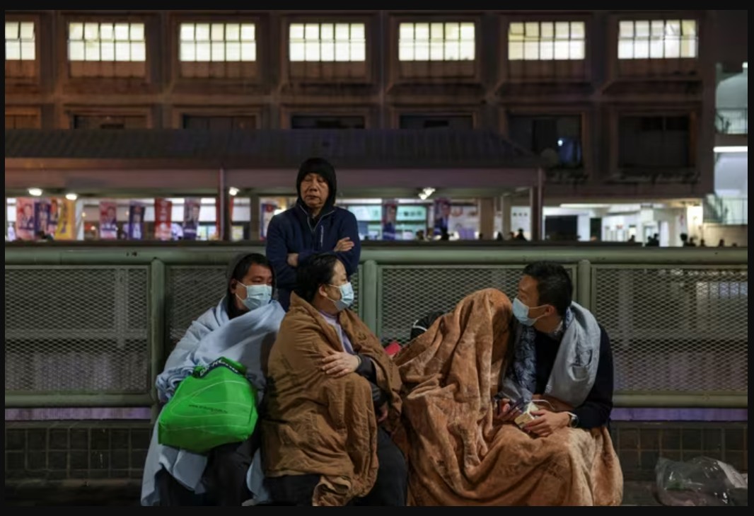 8 tòa chung cư bị cháy, 2000 căn hộ bị thiêu đốt: Nơi giá nhà lên tới 1,2 tỷ đồng/1m2, nỗ lực cả đời của 4.700 cư dân bỗng hóa tro bụi - Ảnh 3