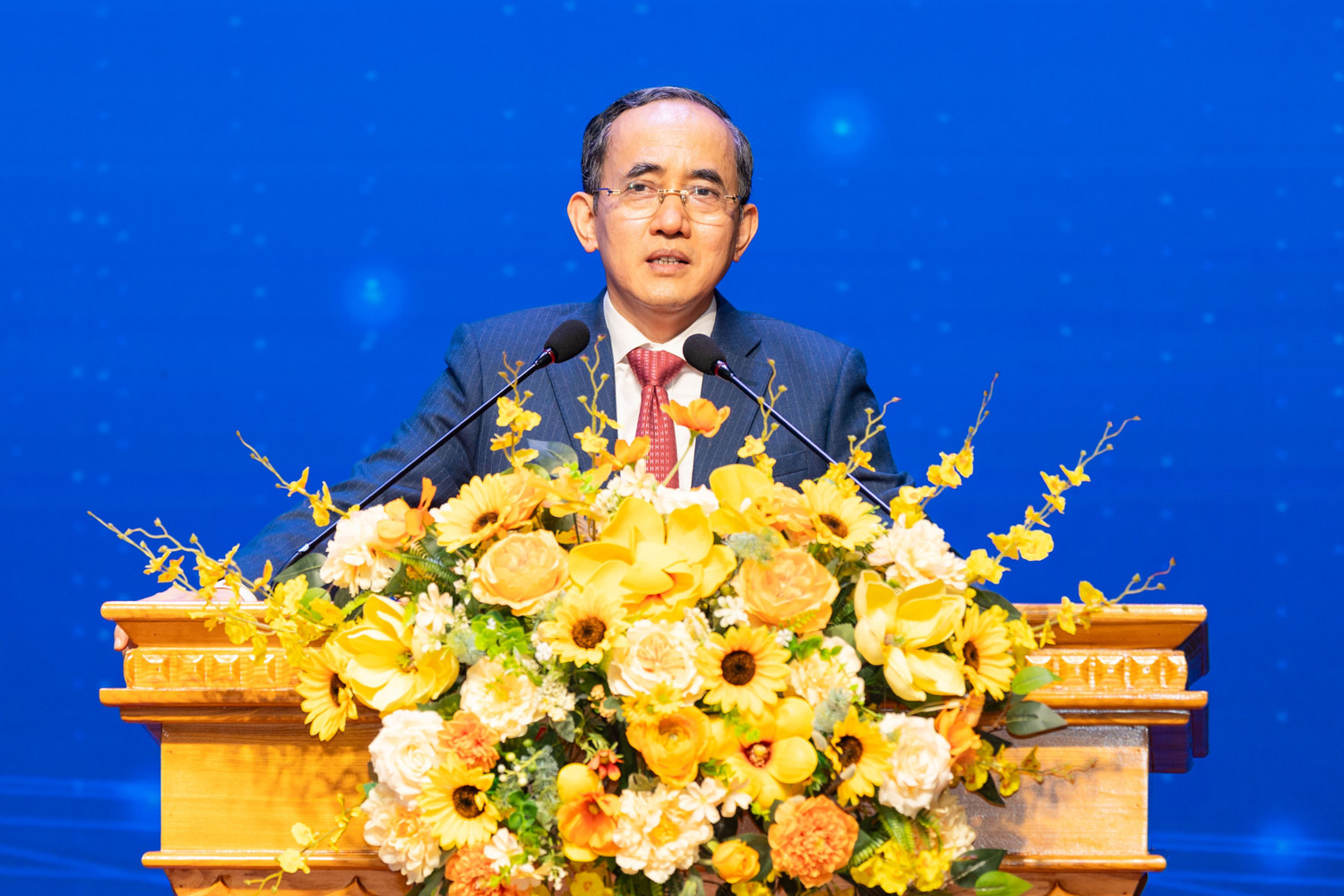 Tỷ phú chứng khoán Việt Nam sở hữu tài sản 9.000 tỷ đạt chuẩn chức danh giáo sư năm 2025 - Ảnh 1