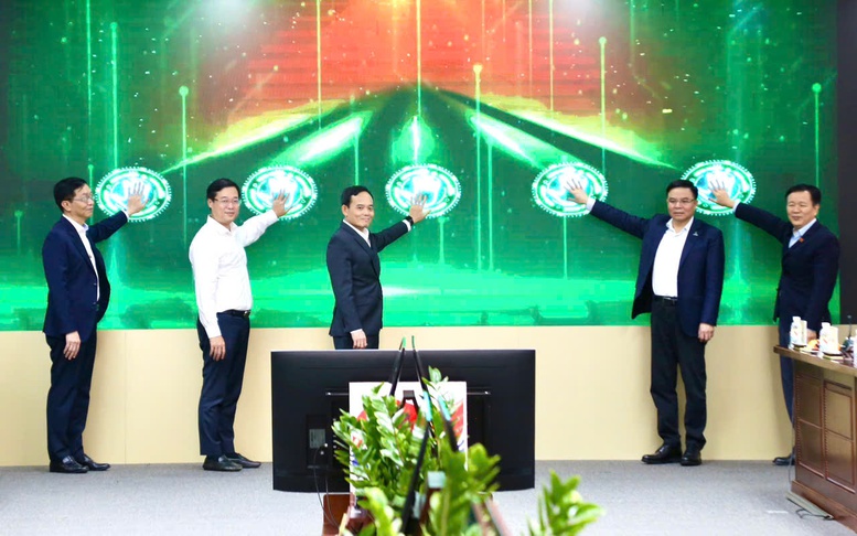 Petrovietnam và Vietsovpetro khánh thành giàn đầu giếng BK-24 - Ảnh 1