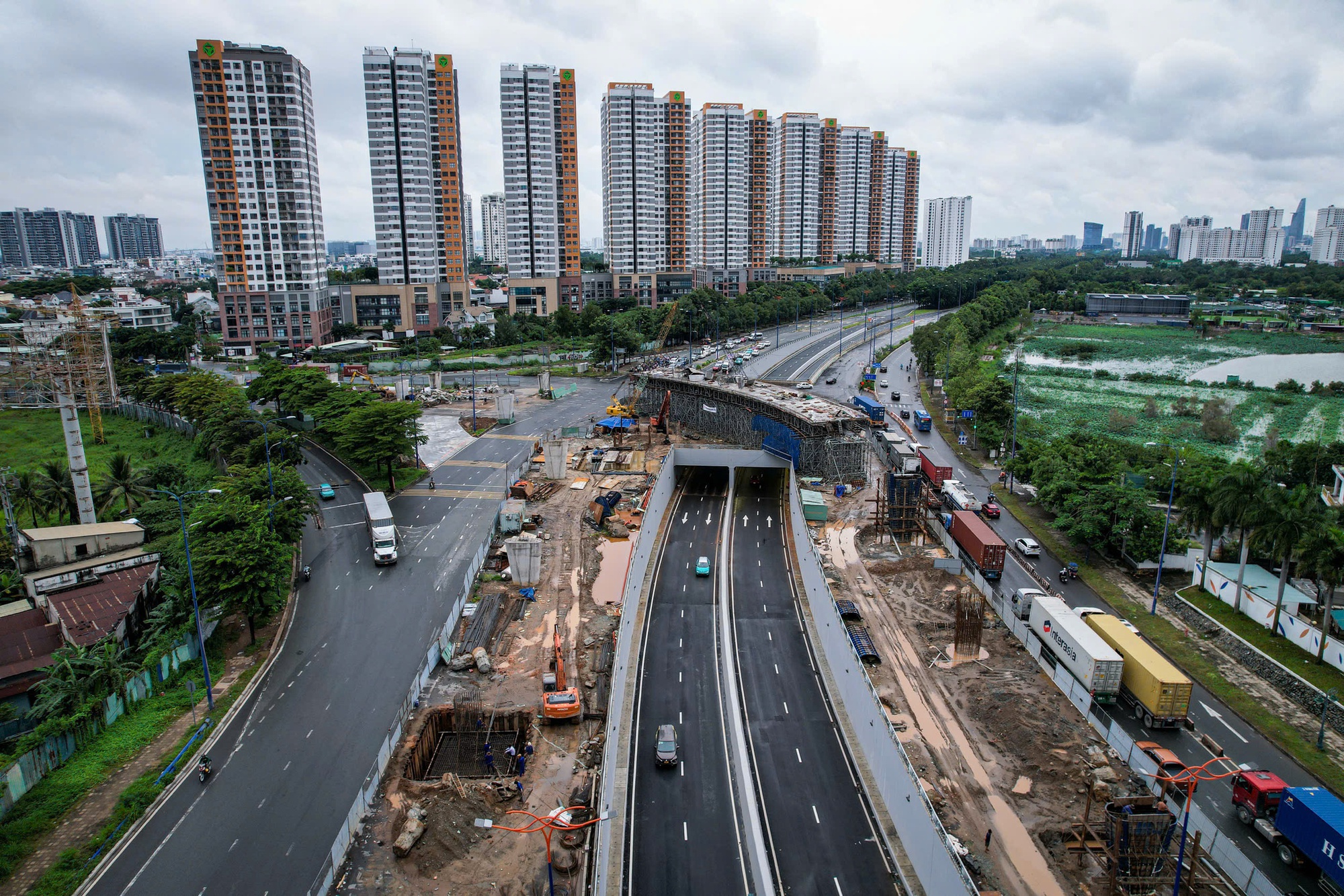 TẠO SỨC BẬT ĐỂ TP HCM BỨT PHÁ: Những "cú hích" từ đất đai - Ảnh 1