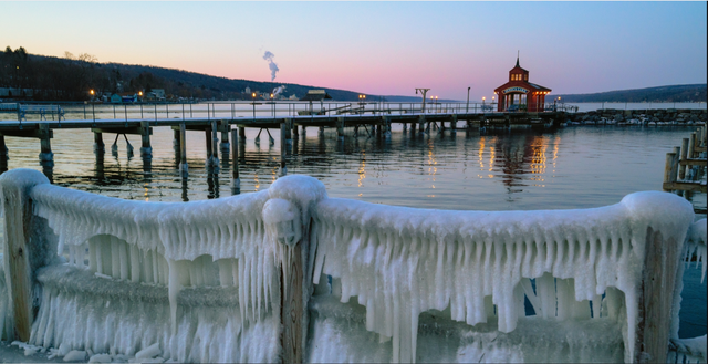 Tiếng nổ như đại bác vang lên liên tục từ lòng hồ suốt hàng trăm năm: Đáp án khiến giới khoa học sững sờ - Ảnh 1