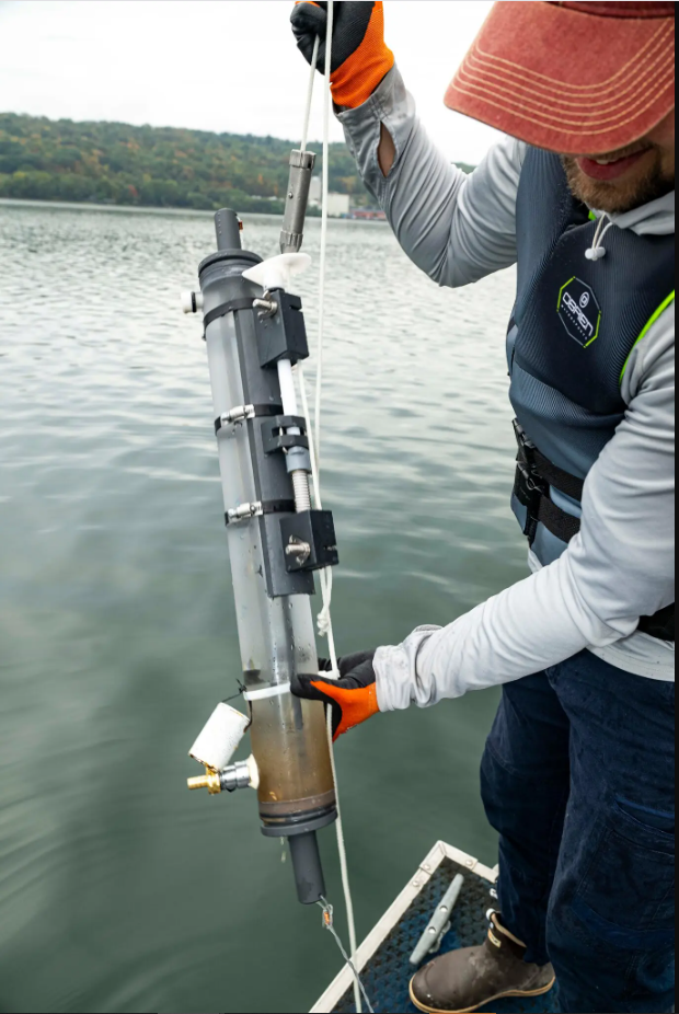 Tiếng nổ như đại bác vang lên liên tục từ lòng hồ suốt hàng trăm năm: Đáp án khiến giới khoa học sững sờ - Ảnh 2