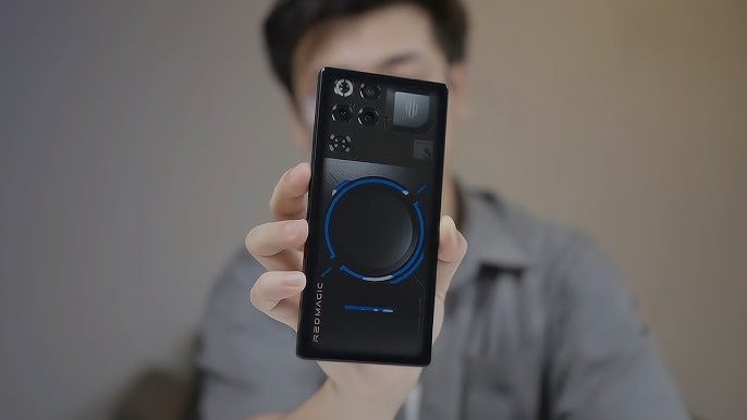 Cây bút công nghệ: "Cầm mẫu điện thoại này đi trên đường, ai cũng phải ngoái lại hỏi tôi máy gì đấy?" - Ảnh 1