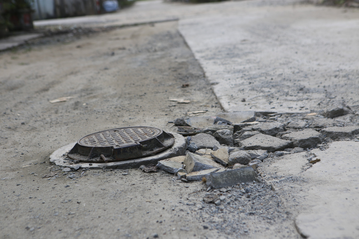 Dự án 851 tỷ thi công ì ạch: Đường nát bét, dân khổ mỗi ngày - Ảnh 3