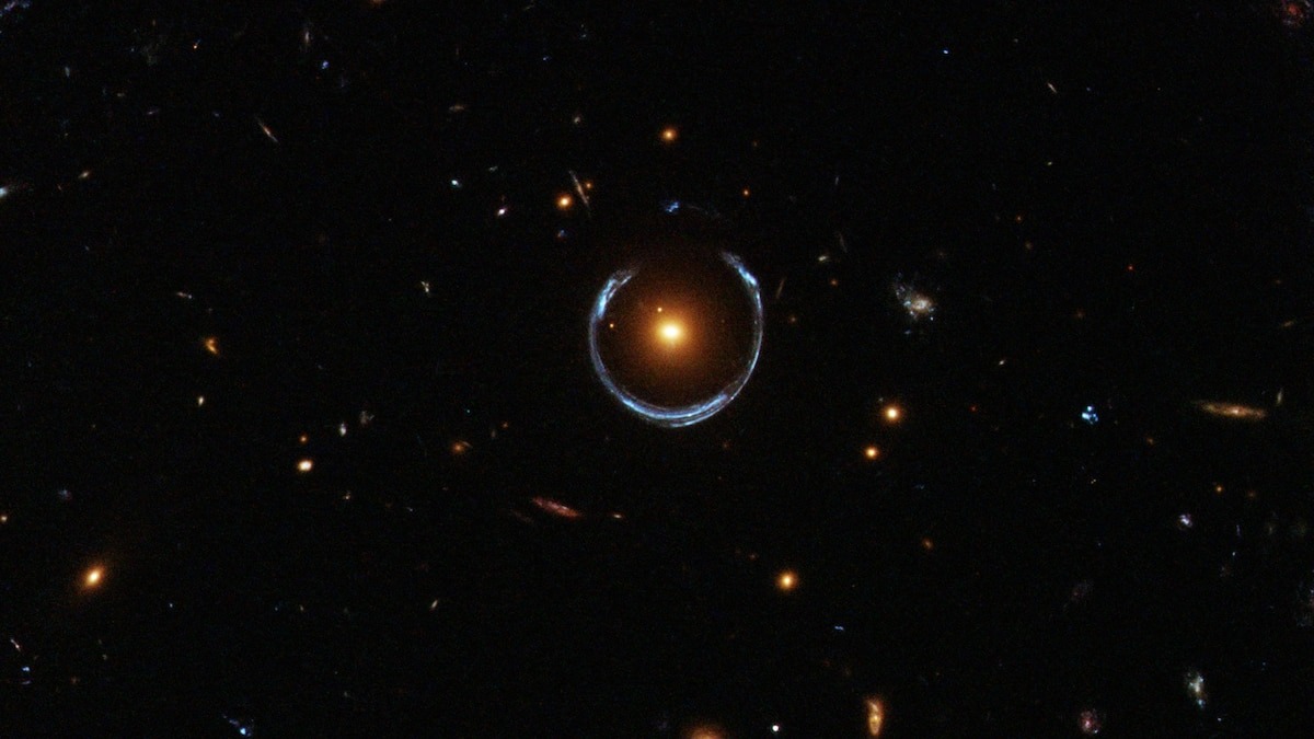 Einstein không hề nói dối chúng ta: Vũ trụ sở hữu một siêu kính viễn vọng miễn phí, giúp nhìn thấy thiên hà từ 13 tỷ năm trước - Ảnh 2