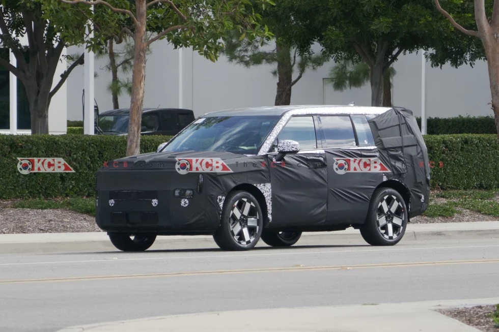 Hyundai Santa Fe sắp có bản điện không lo tìm trạm sạc: Có thể nạp điện bằng động cơ, ra mắt 2027, chạy được hơn 1.100km - Ảnh 1