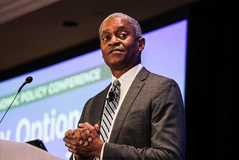 Quan chức ủng hộ không cắt giảm lãi suất bất ngờ tuyên bố rời Fed - Ảnh 1