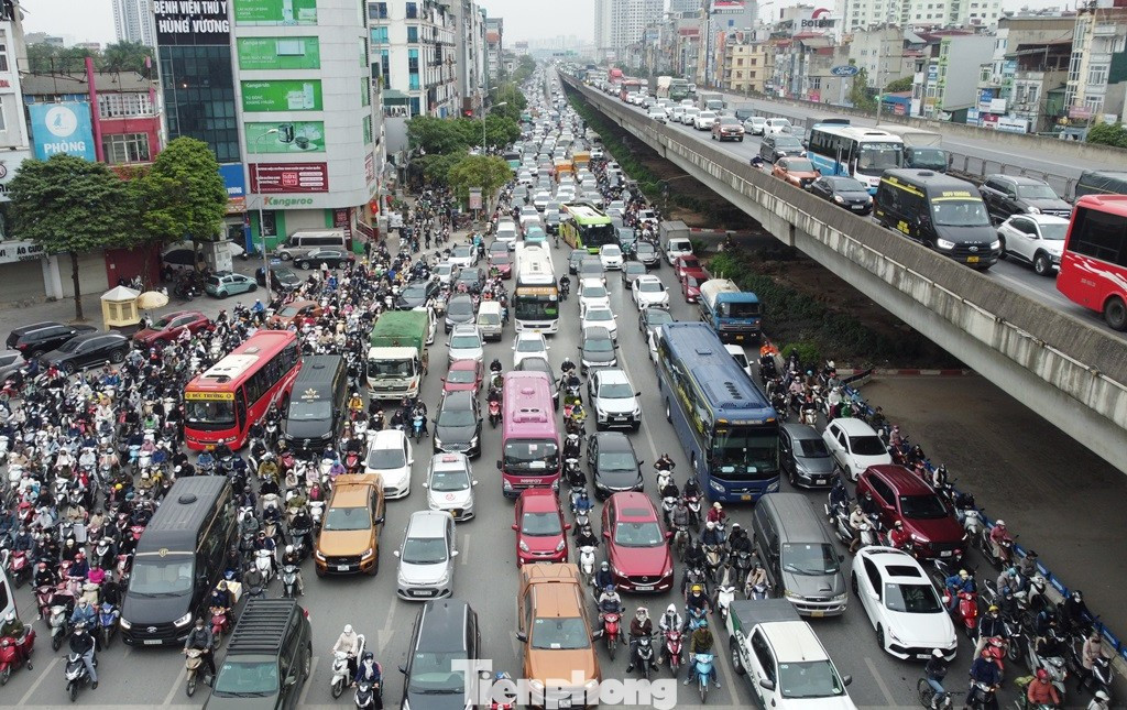 Hà Nội: Chuyển đổi sang phương tiện xanh là vấn đề nhạy cảm, nhưng không thể trì hoãn - Ảnh 1