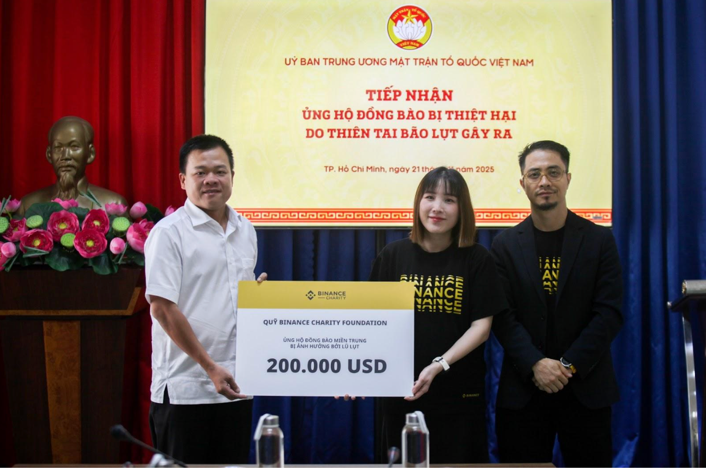 Binance Charity ủng hộ đồng bào lũ lụt miền Trung 5 tỷ đồng - Ảnh 1