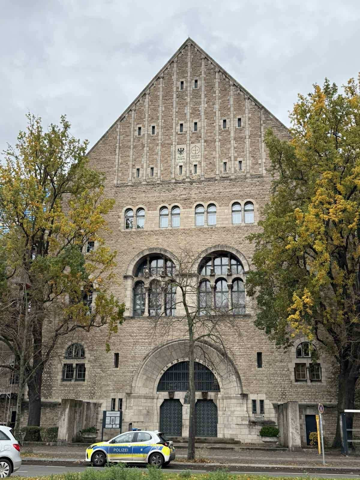 Tỷ phú Phạm Nhật Vượng thắng kiện tại Đức: Lê Trung Khoa có thể bị phạt tù đến 2 năm nếu tiếp tục vu khống - Ảnh 1