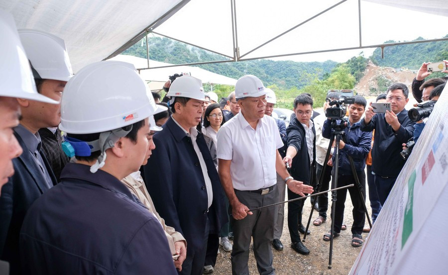 Bộ trưởng Xây dựng chốt hạn 'về đích' 2 tuyến cao tốc qua Cao Bằng, Lạng Sơn - Ảnh 1