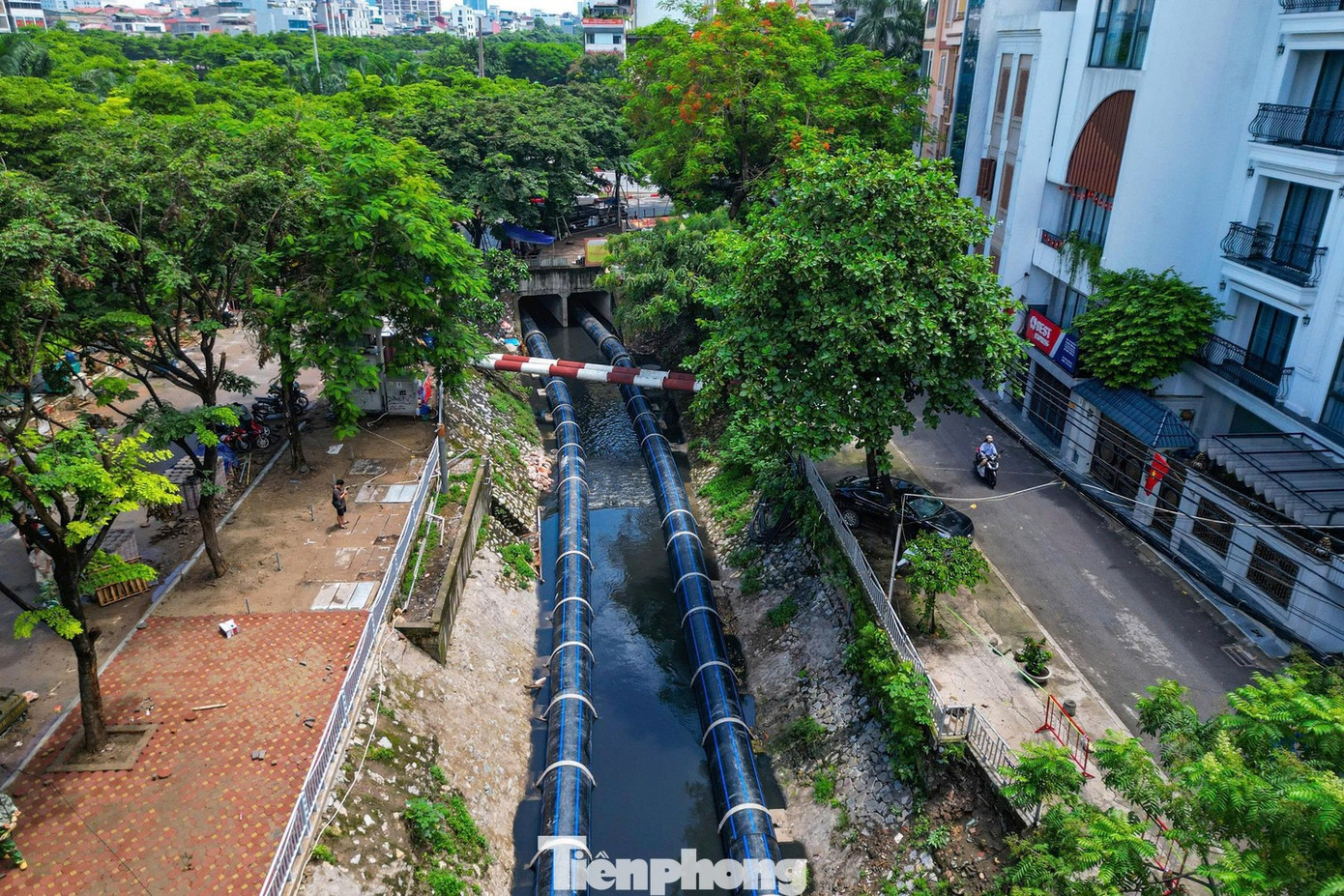 Hà Nội chi 869 tỷ đồng xây công trình khẩn cấp để bổ cập nước sông Tô Lịch và chống ngập - Ảnh 1