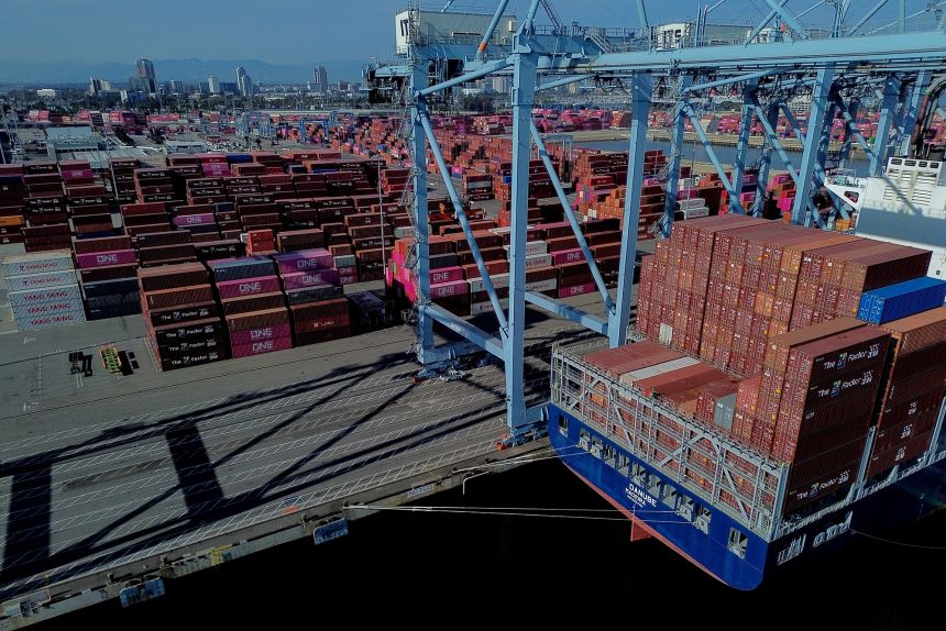 Nếu Tòa án Tối cao Mỹ bác bỏ thuế quan của ông Trump, điều gì sẽ xảy ra tiếp theo? - Ảnh 1