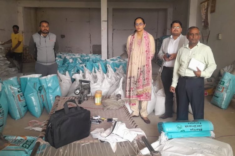 Nhận tin mật rồi đột kích một ngôi nhà, công an triệt phá đường dây sản xuất phân bón giả từ hóa chất, nghi có sự tiếp tay từ cán bộ - Ảnh 2