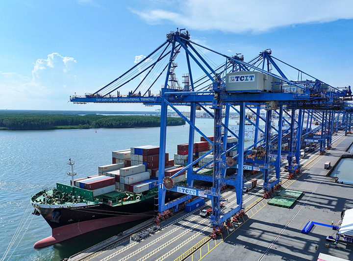 Cụm cảng Cái Mép - Thị Vải: Điểm sáng cảng biển xanh trong khu vực - Ảnh 1