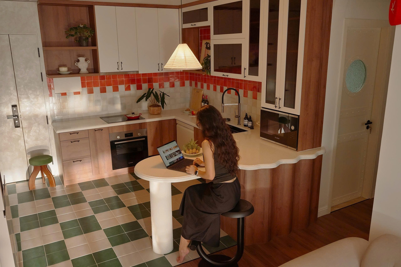 Căn hộ 100m2 dung hòa phong cách Mid-century và yếu tố bản địa - Ảnh 1