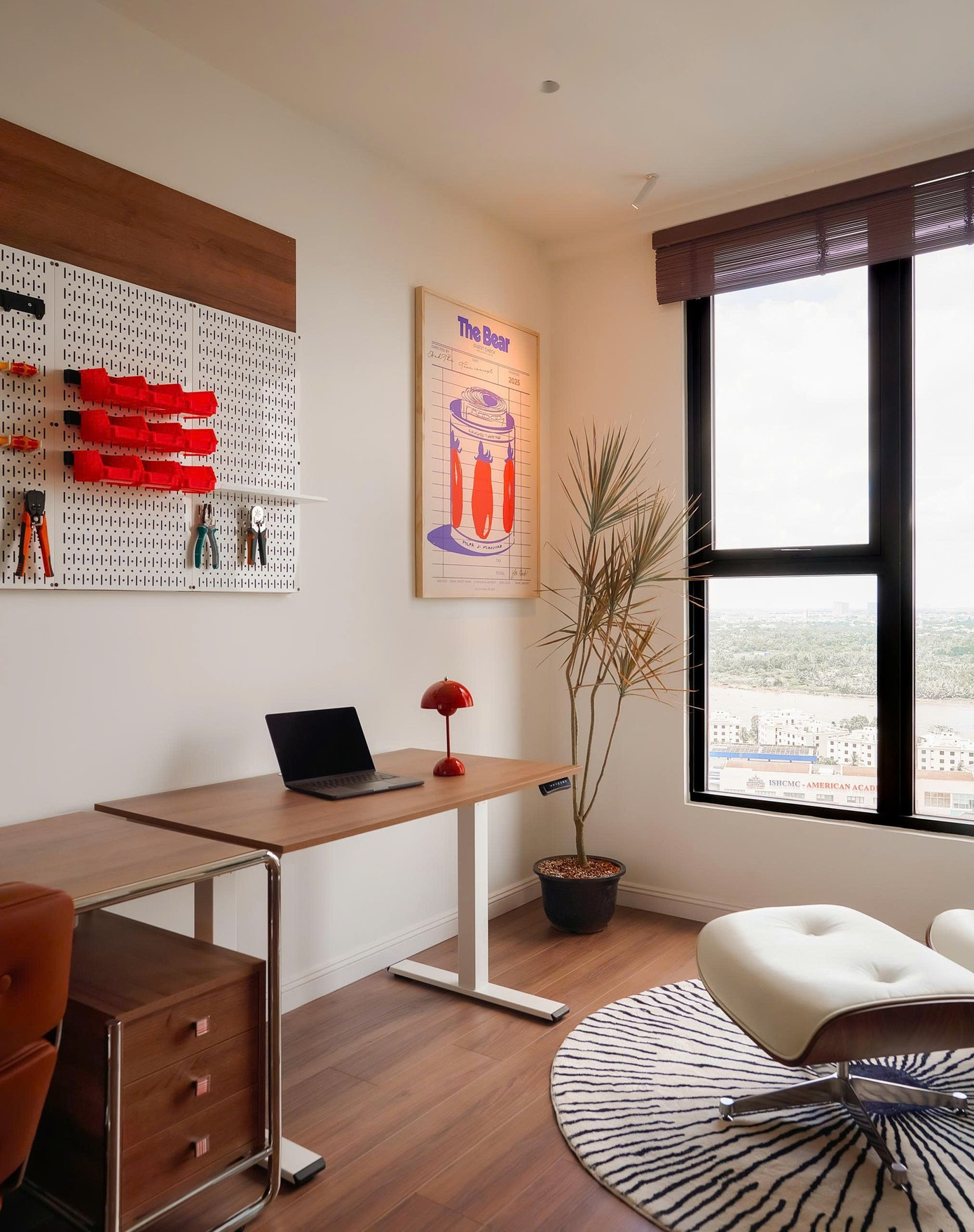 Căn hộ 100m2 dung hòa phong cách Mid-century và yếu tố bản địa - Ảnh 10