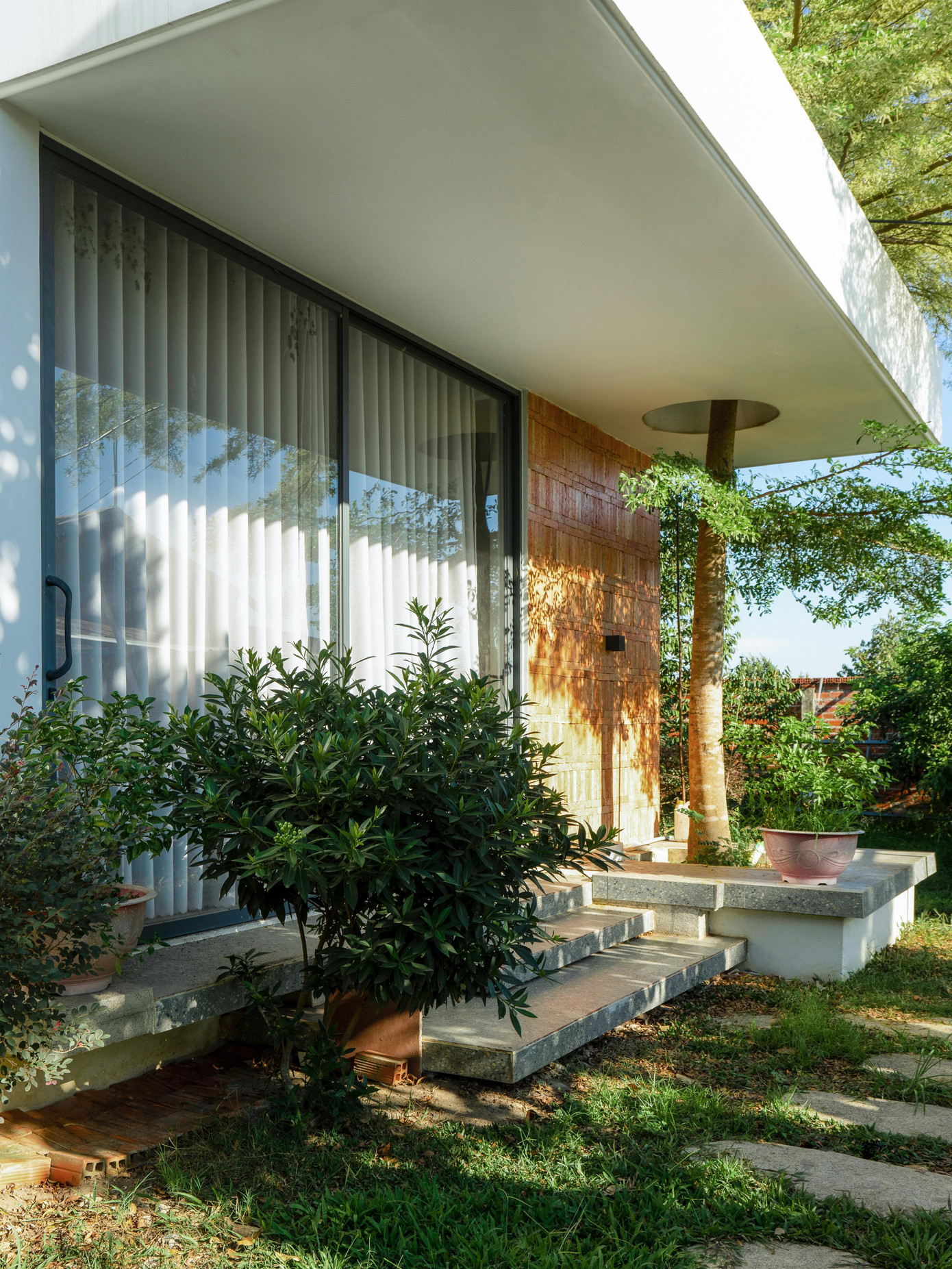 Nhà mái dốc 160m2 giữa cánh đồng lúa đẹp như tranh vẽ - Ảnh 8