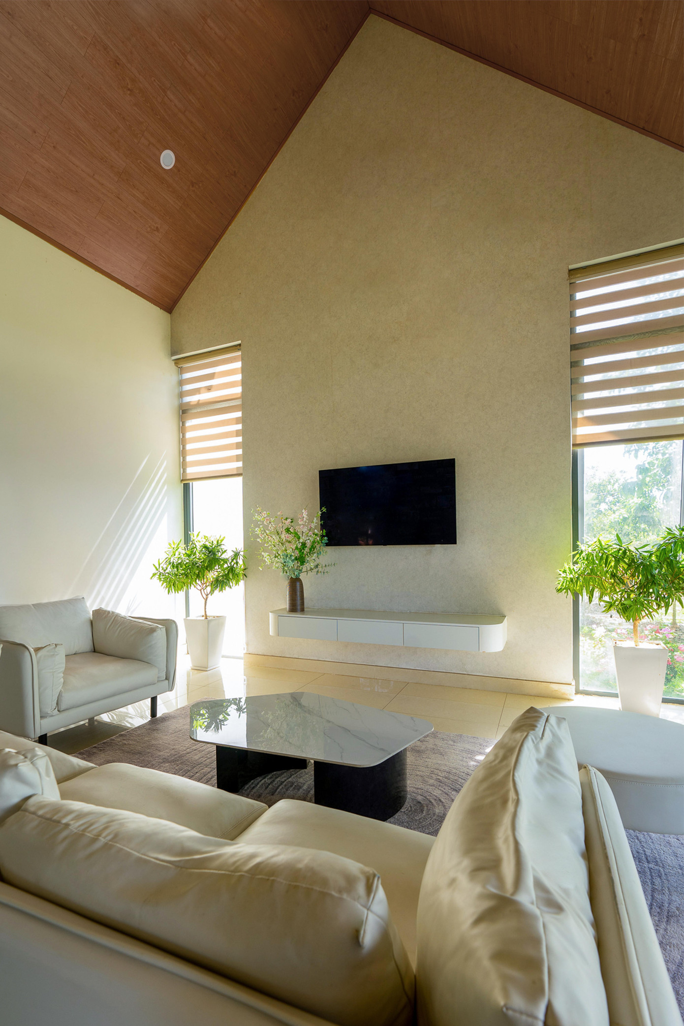 Nhà mái dốc 160m2 giữa cánh đồng lúa đẹp như tranh vẽ - Ảnh 12