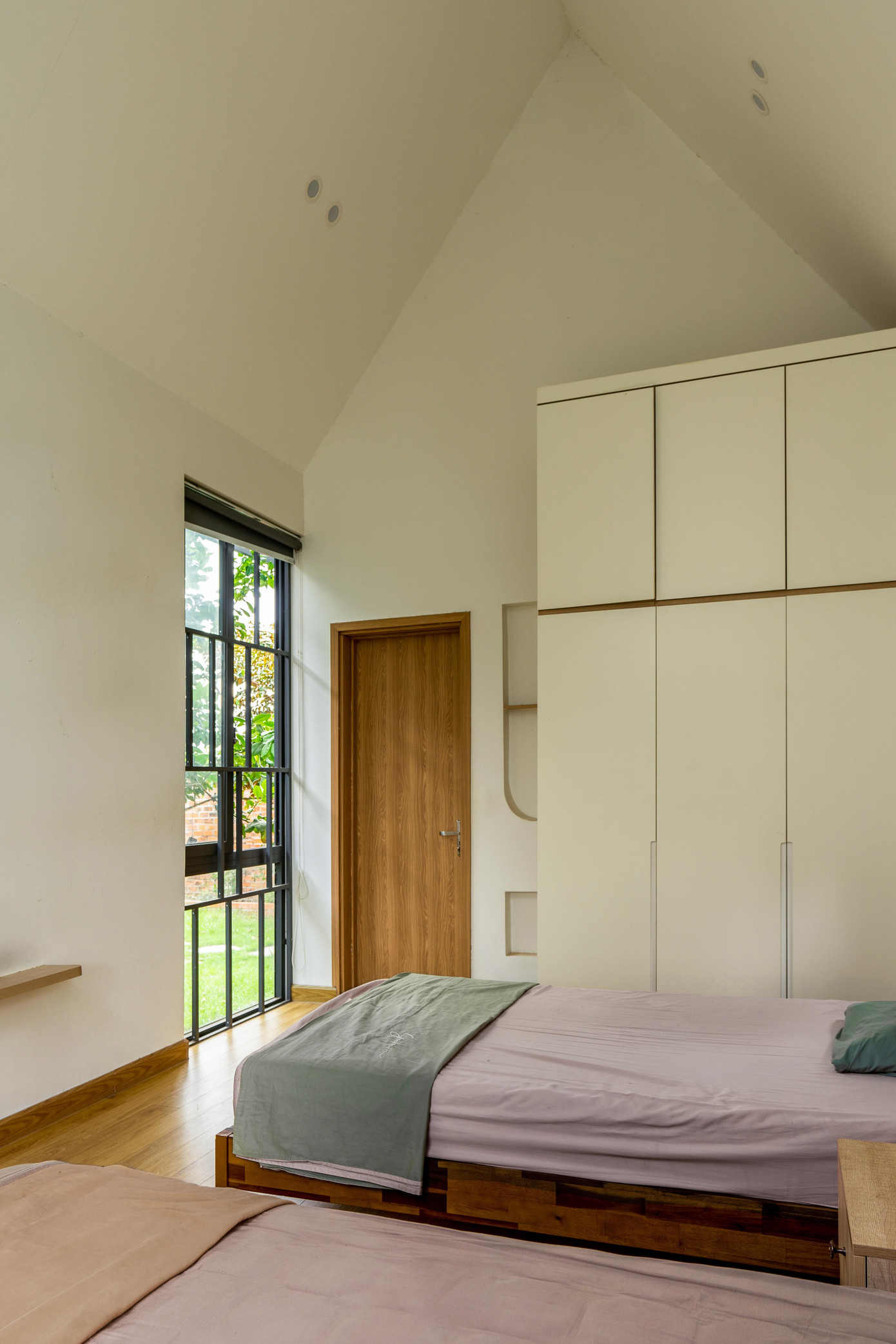 Nhà mái dốc 160m2 giữa cánh đồng lúa đẹp như tranh vẽ - Ảnh 17