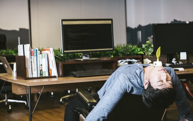 “Cơn đau đầu” mới của Hàn Quốc: Đi làm xa nhất thế giới khiến nhân viên “tắt cảm xúc”, doanh nghiệp mất năng suất - Ảnh 1