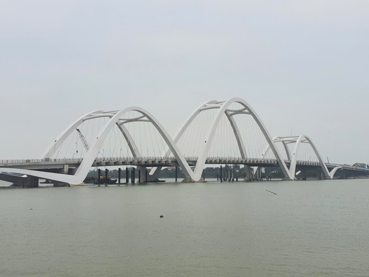 Vướng mặt bằng, dự án cầu nghìn tỉ ở Quảng Trị nguy cơ lỡ hẹn về đích sớm - Ảnh 1