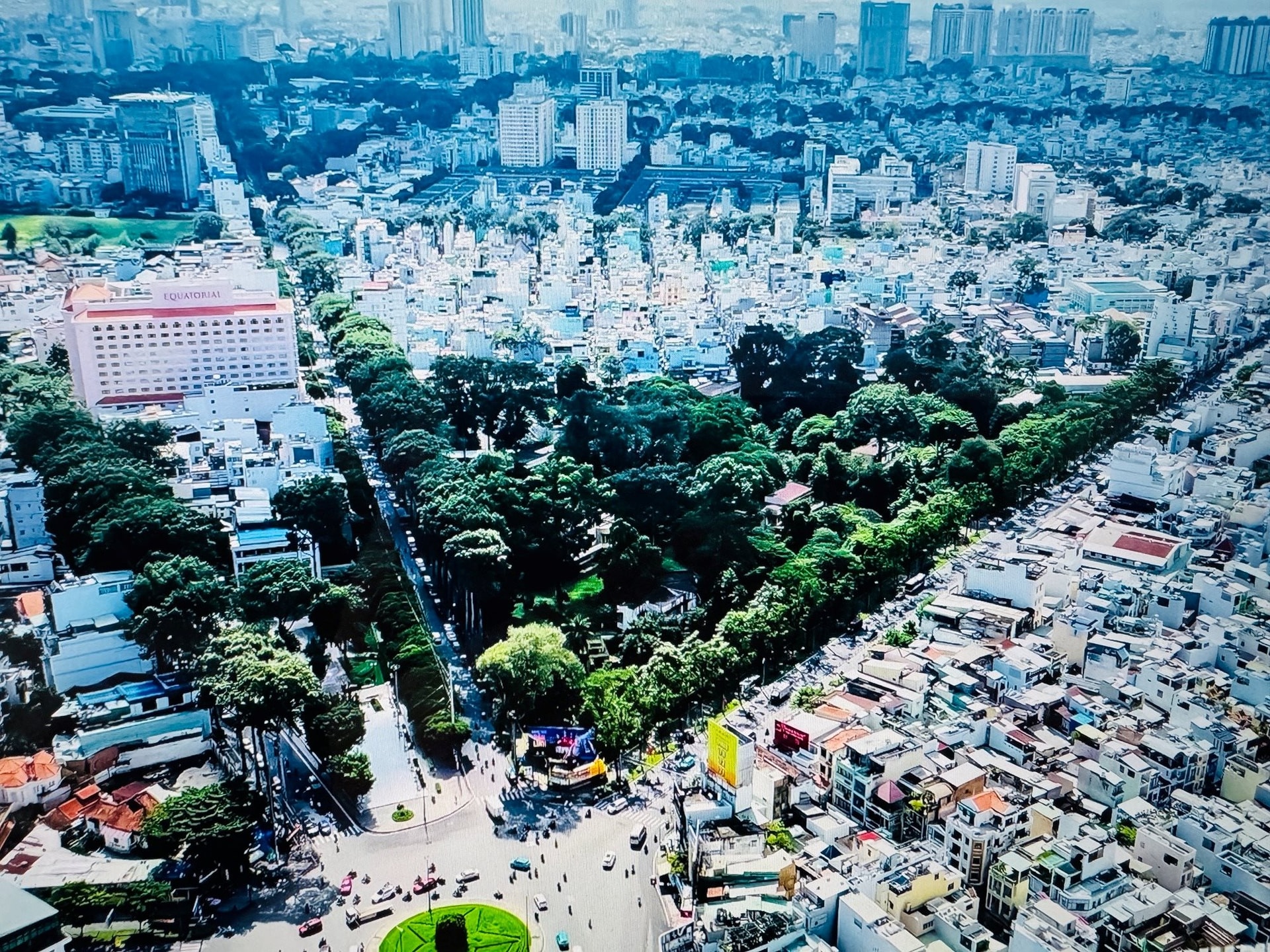 Chủ tịch TP HCM chỉ đạo bàn giao "đất vàng" số 1 Lý Thái Tổ cho Sun Group xây dựng công viên và đài tưởng niệm - Ảnh 1