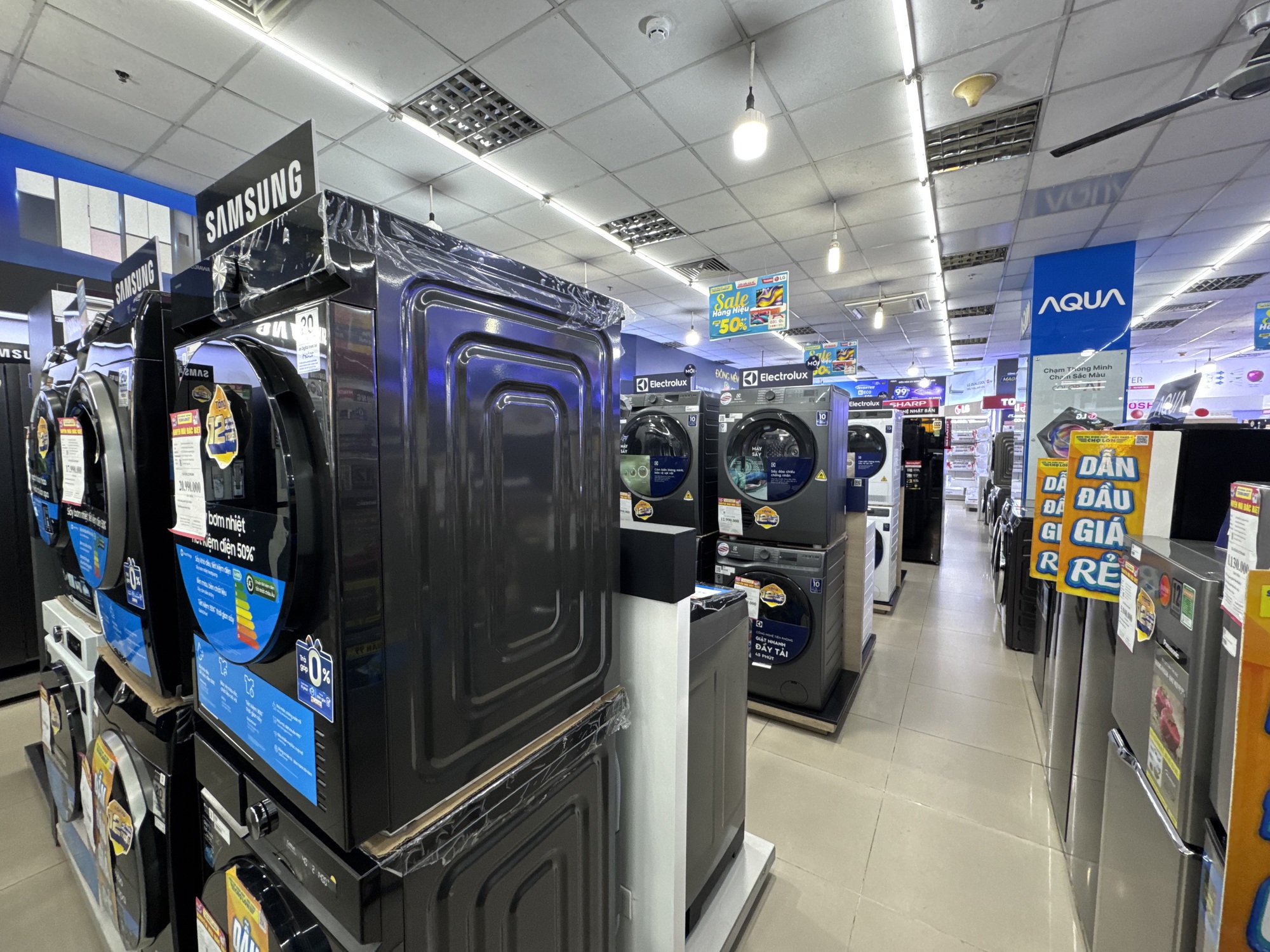 Một mặt hàng điện máy bất ngờ bán chạy nhờ... mưa nhiều - Ảnh 1