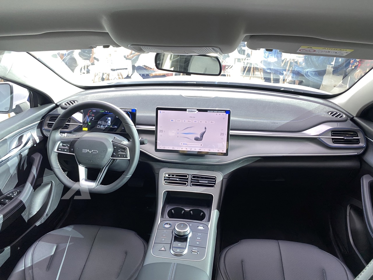 8 xe ra mắt Việt Nam tháng 10/2025: Rẻ nhất 520 triệu đồng, đắt nhất hơn 13 tỷ đồng, từ sedan đến SUV, đủ động cơ xăng điện và hybrid - Ảnh 13