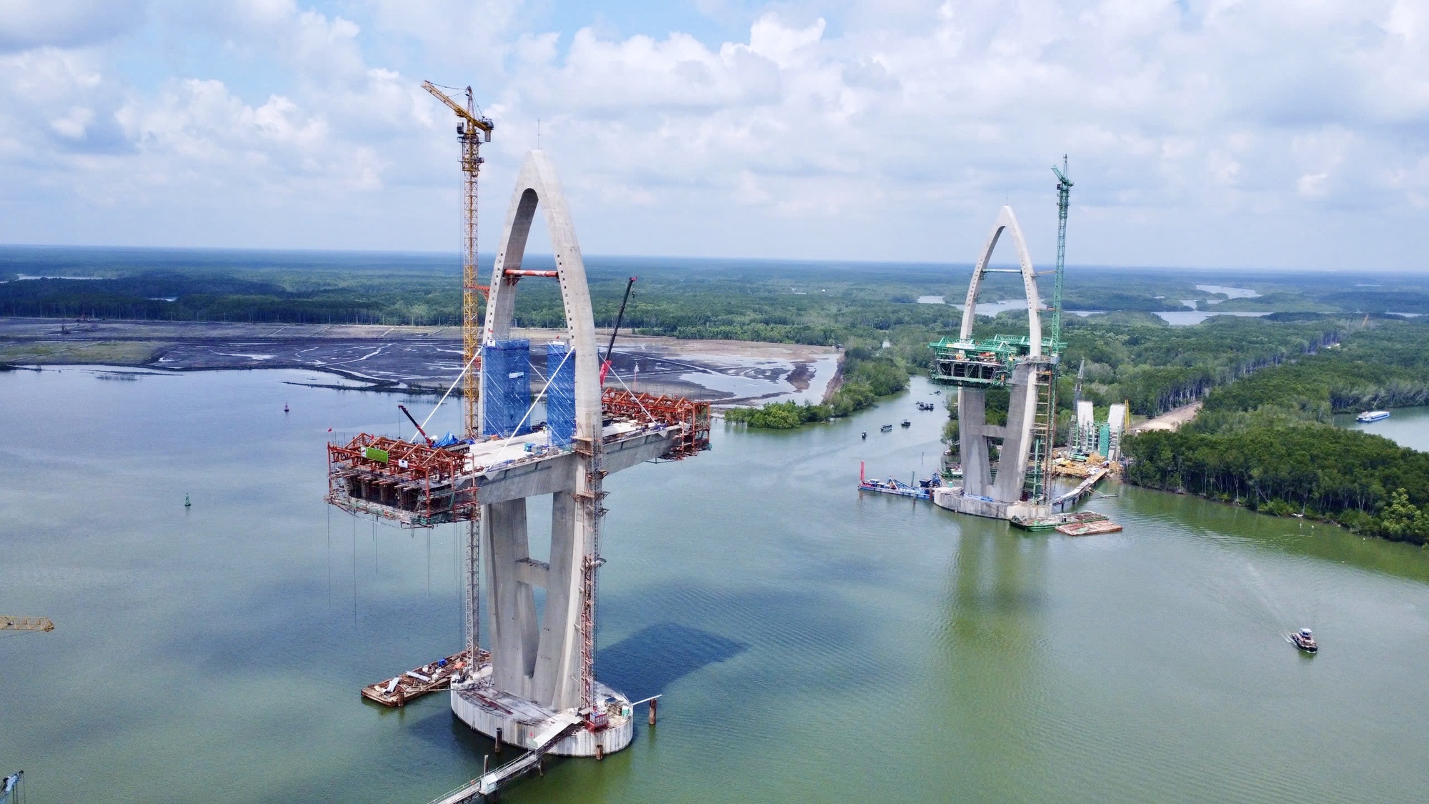 Chưa từng có: Cầu lập kỷ lục Đông Nam Á, nối 2 địa phương giàu nhất Việt Nam vượt tiến độ tới 6 tháng - Ảnh 3