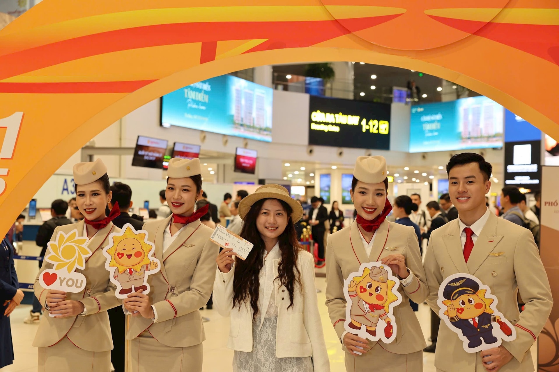 Có gì trên chuyến bay thương mại đầu tiên của Sun PhuQuoc Airways? - Ảnh 1