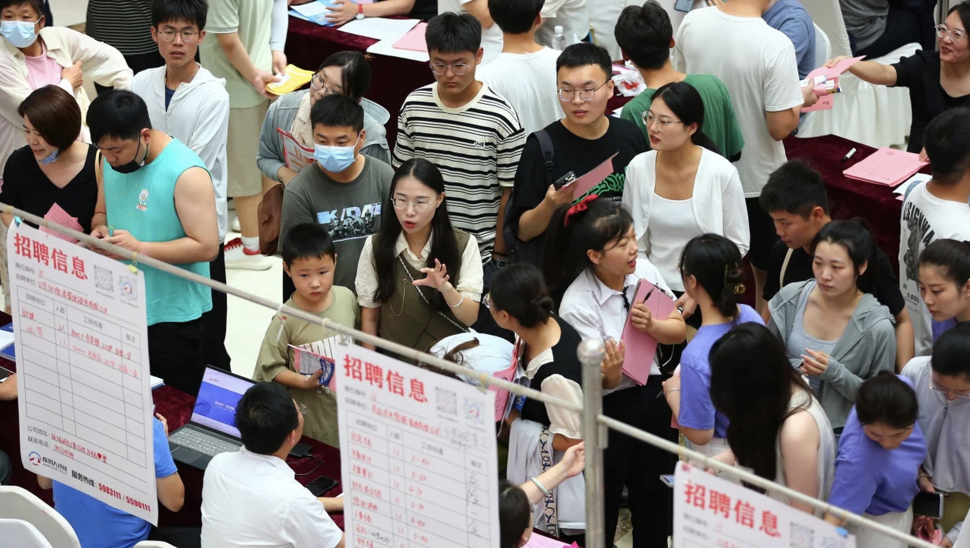 Thạc sĩ tài chính đi bưng lẩu, kỹ sư điện tử đi làm diễn viên quần chúng, tiến sĩ đi rửa bát thuê: Cơn ác mộng mang tên “thừa bằng cấp, thiếu việc làm” ở xứ tỷ dân - Ảnh 4