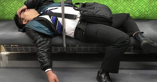 “Cơn đau đầu” mới của Hàn Quốc: Đi làm xa nhất thế giới khiến nhân viên “tắt cảm xúc”, doanh nghiệp mất năng suất - Ảnh 3