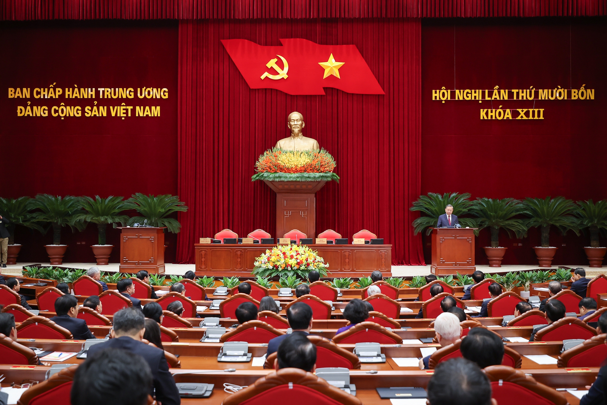 TRUNG ƯƠNG THỐNG NHẤT NHÂN SỰ GIỚI THIỆU THAM GIA BỘ CHÍNH TRỊ, BAN BÍ THƯ KHÓA XIV - Ảnh 3