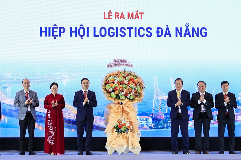 Thủ tướng: Đưa Việt Nam trở thành trung tâm dịch vụ logistics hàng đầu Đông Nam Á, châu Á và thế giới - Ảnh 8