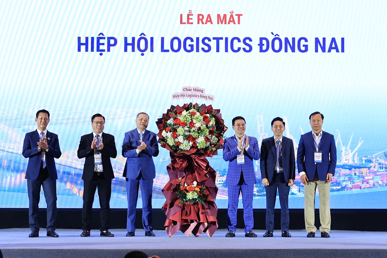 Thủ tướng: Đưa Việt Nam trở thành trung tâm dịch vụ logistics hàng đầu Đông Nam Á, châu Á và thế giới - Ảnh 9