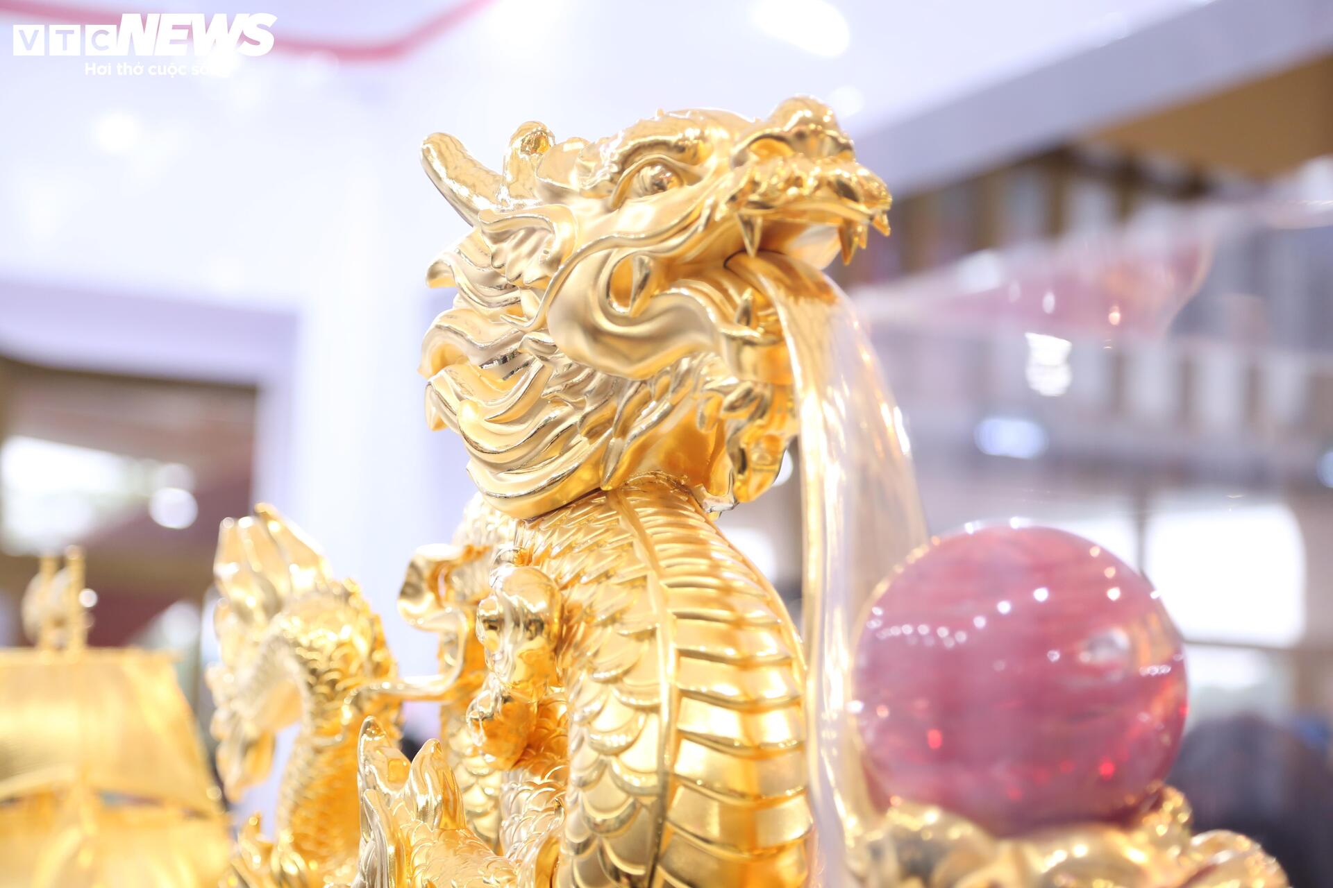 Tượng 'Phúc Long Tụ Bảo' mạ vàng giá hơn nửa tỷ đồng tại Hội chợ Mùa Thu 2025 - Ảnh 5