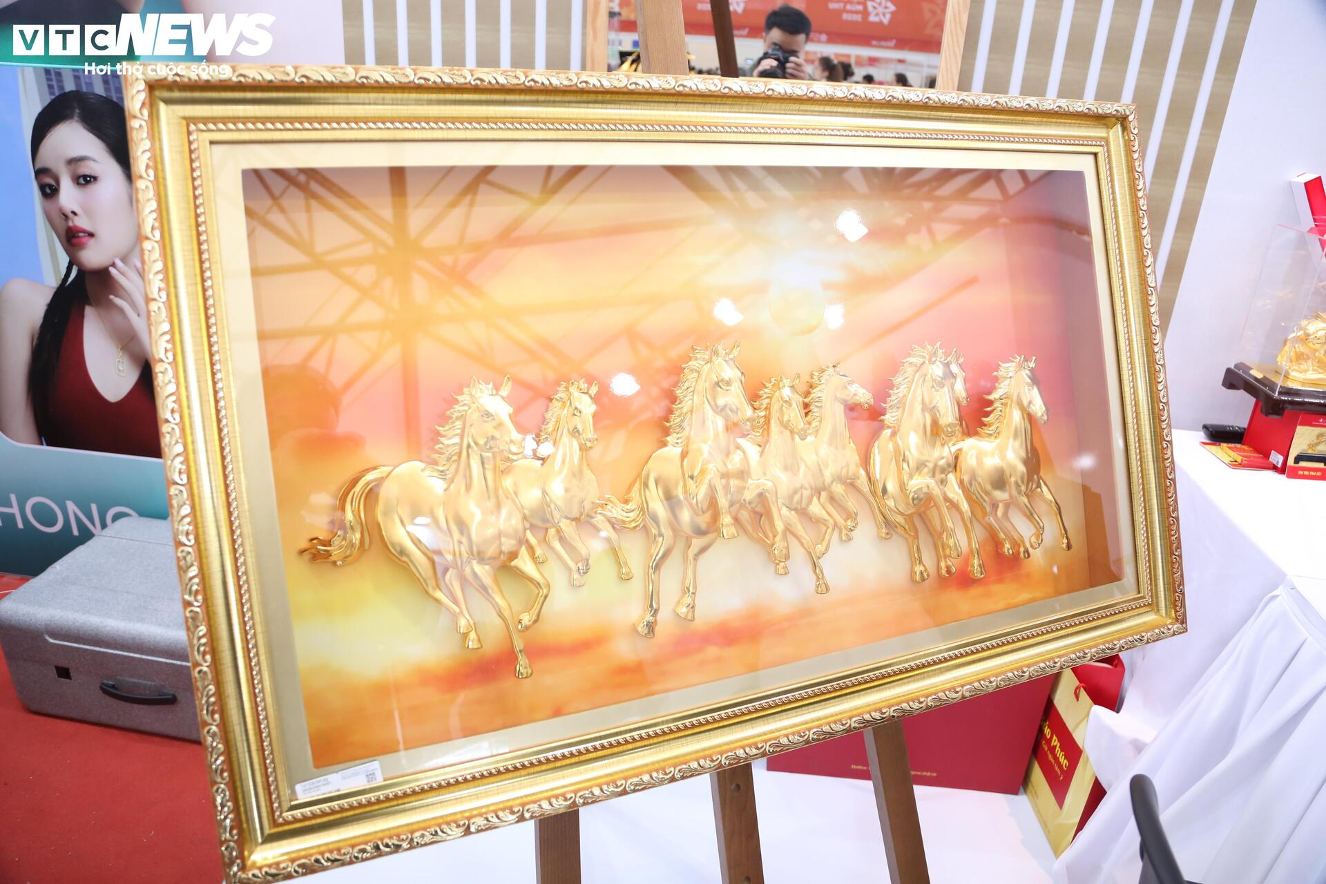 Tượng 'Phúc Long Tụ Bảo' mạ vàng giá hơn nửa tỷ đồng tại Hội chợ Mùa Thu 2025 - Ảnh 10