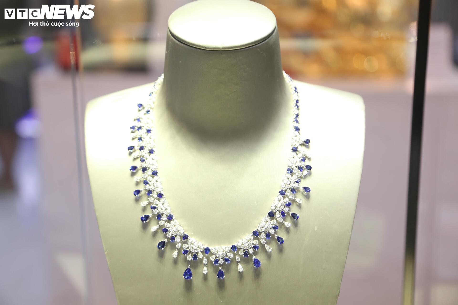 Tượng 'Phúc Long Tụ Bảo' mạ vàng giá hơn nửa tỷ đồng tại Hội chợ Mùa Thu 2025 - Ảnh 11