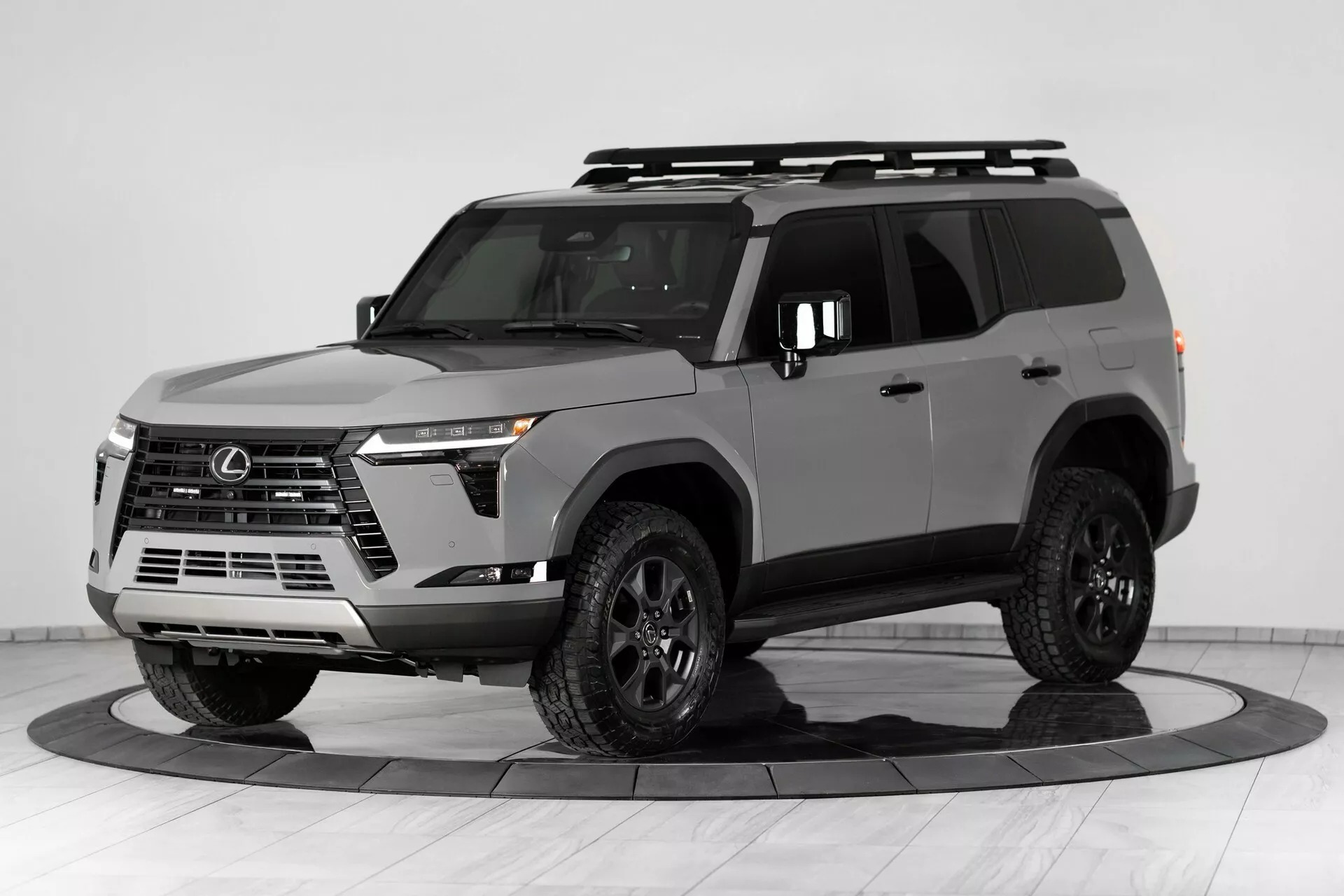 Đặt hàng Lexus GX 550 gần 1 năm, một vị khách vẫn không nhận được xe vì bị người khác 'chen ngang' - Ảnh 1