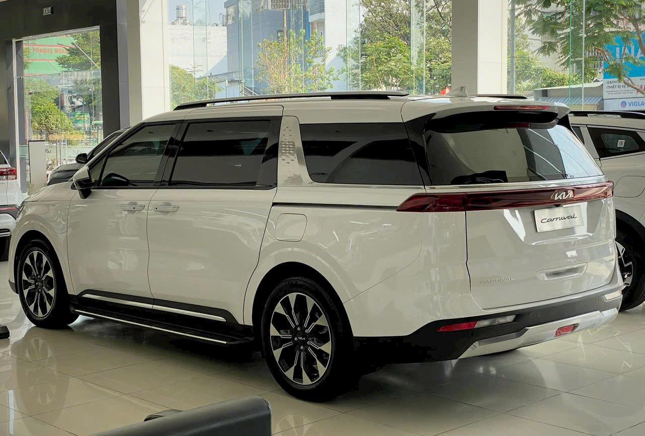 Kia Carnival giảm giá tới 100 triệu tại đại lý, giá thực tế chỉ ngang xe đã qua sử dụng - Ảnh 4