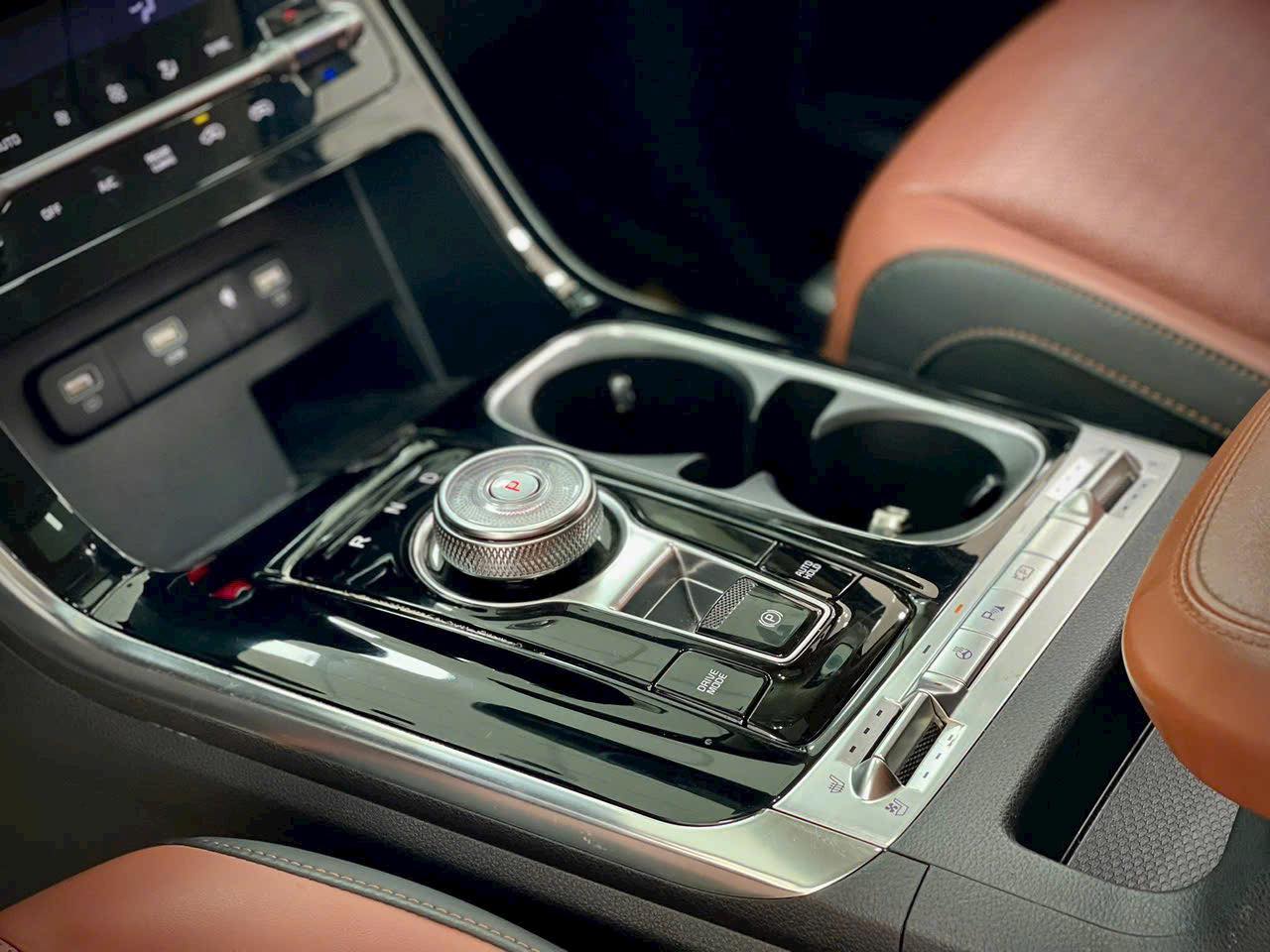 Kia Carnival giảm giá tới 100 triệu tại đại lý, giá thực tế chỉ ngang xe đã qua sử dụng - Ảnh 6