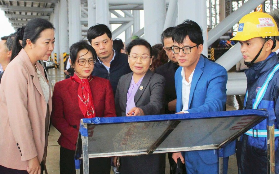 Thăm Khu kinh tế thu hút đầu tư hơn 19 tỷ USD của Việt Nam, lãnh đạo Lào ấn tượng vì điều gì? - Ảnh 1